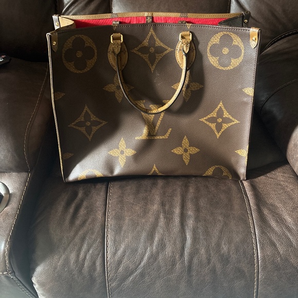 One the go GM Louie Vuitton Bag - Picture 1 of 3